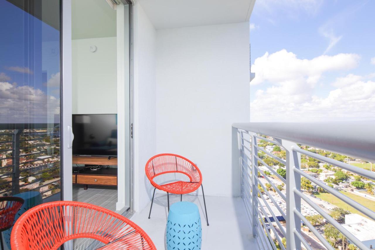 Luxury 2 Bedroom Apartments With Balcony Hollywood Luaran gambar